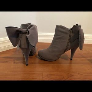 Grey booties SIZE 8